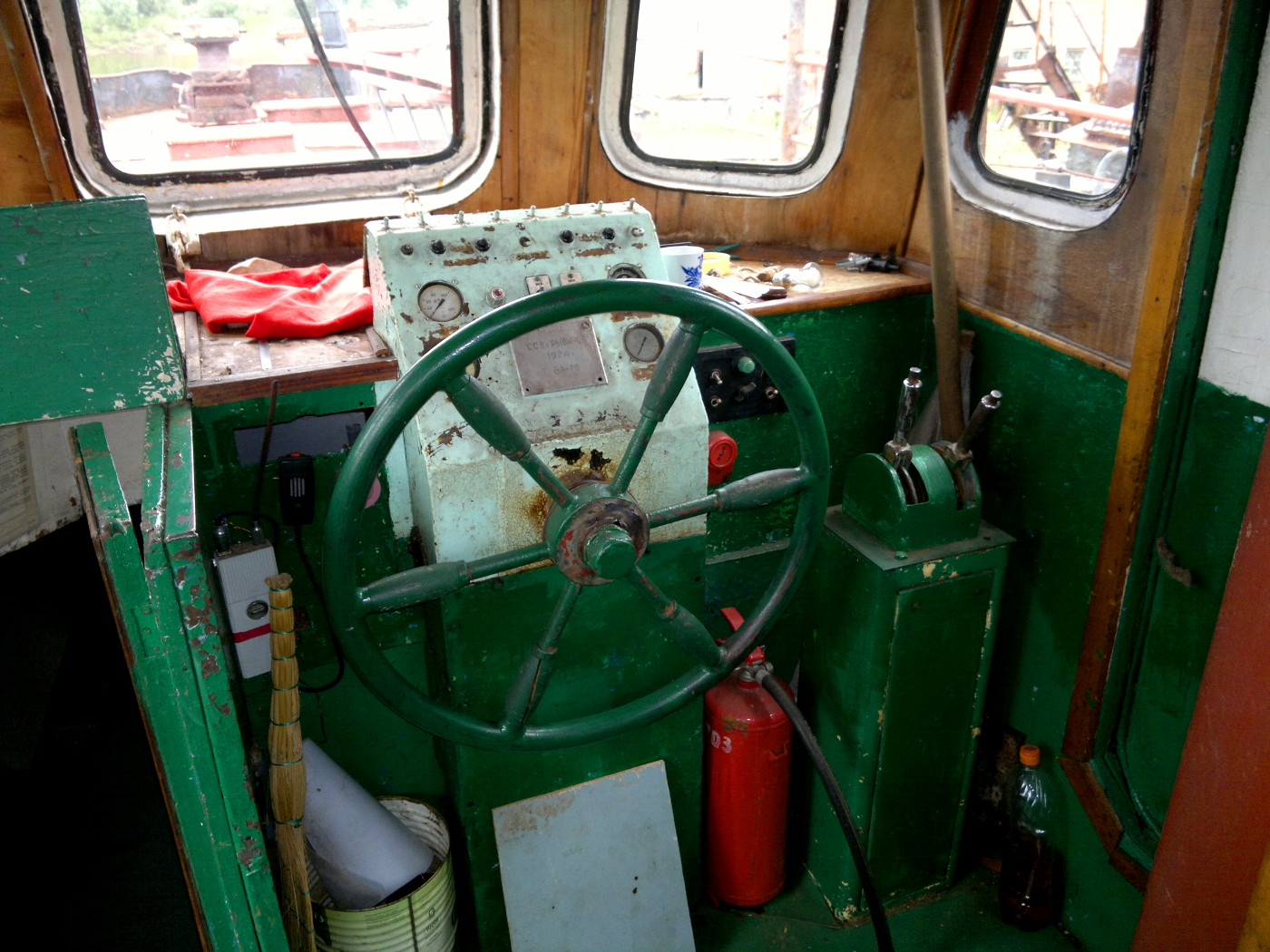 Надежда. Wheelhouses, Control panels