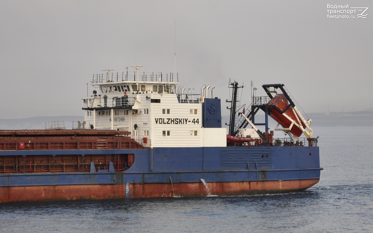 Волжский-44. Vessel superstructures