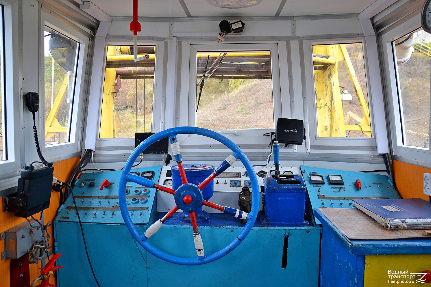 Полой. Wheelhouses, Control panels