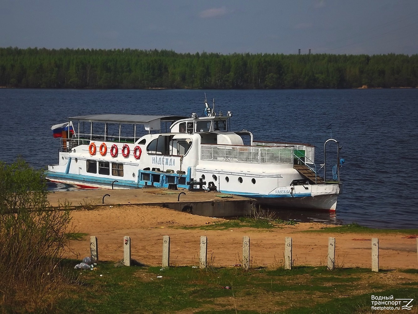 Неопознанный дебаркадер (Конаково), Надежда