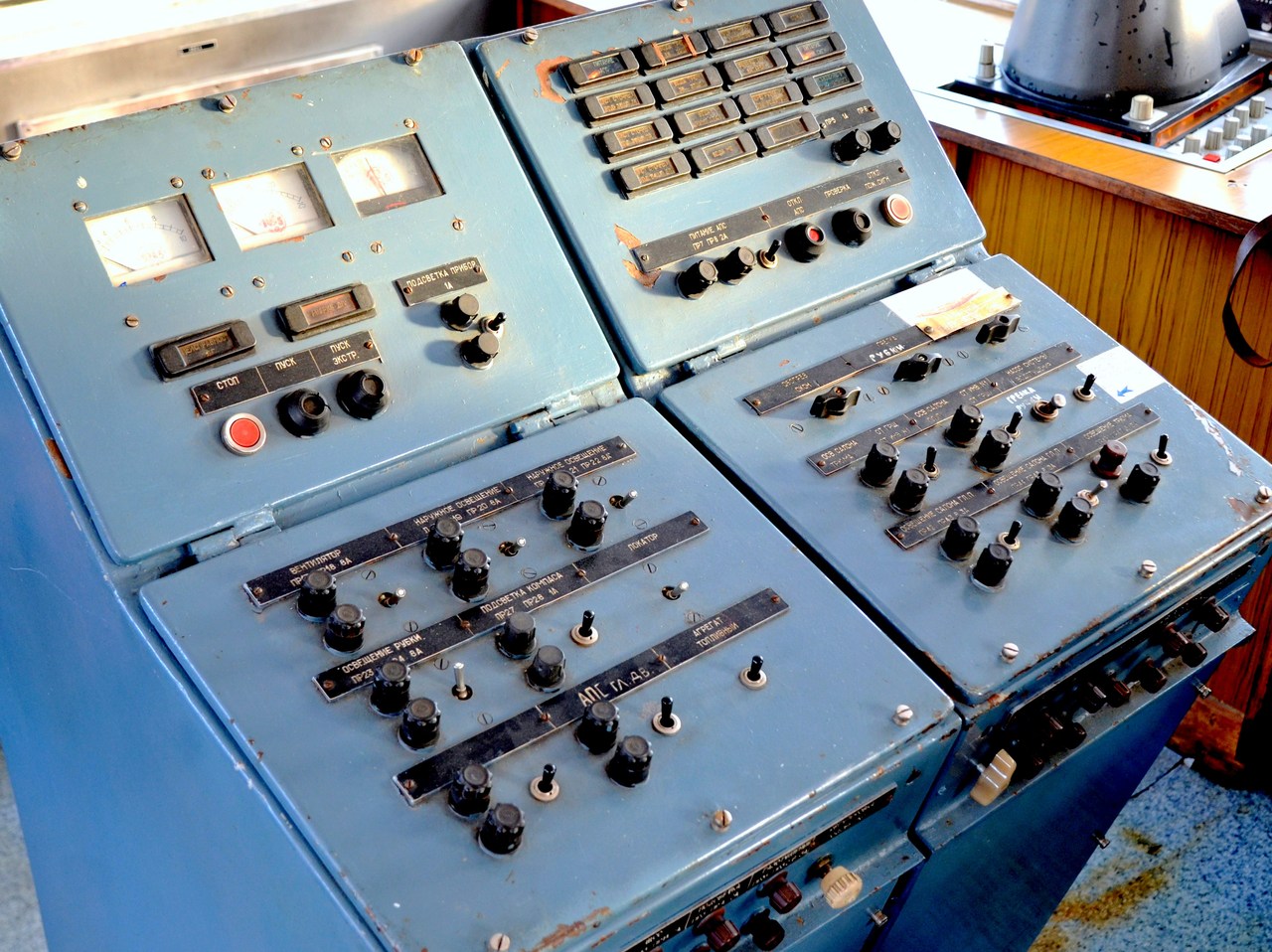 Московский-7. Wheelhouses, Control panels