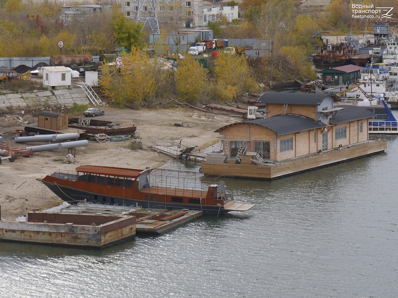 Сатурн, Неопознанный дебаркадер (35 метров). Волжский бассейн