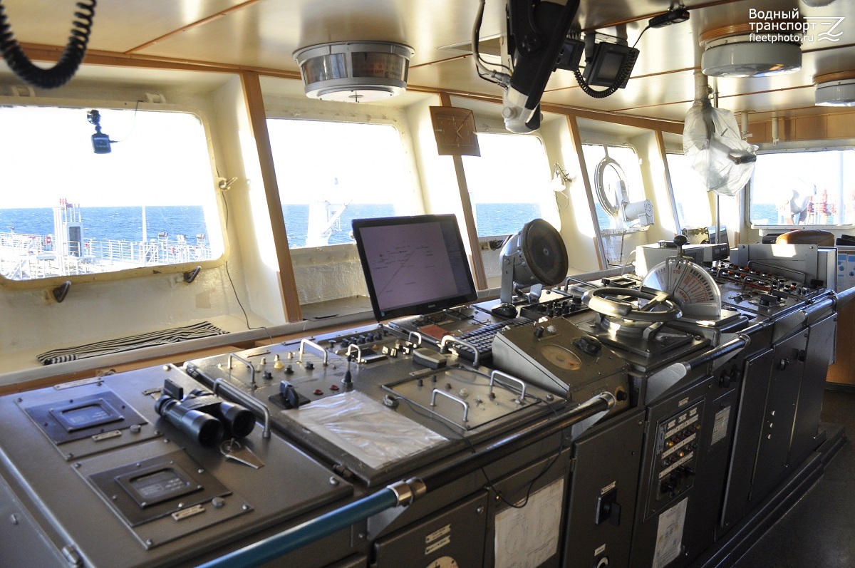 Almuntazah. View from wheelhouses and bridge wings