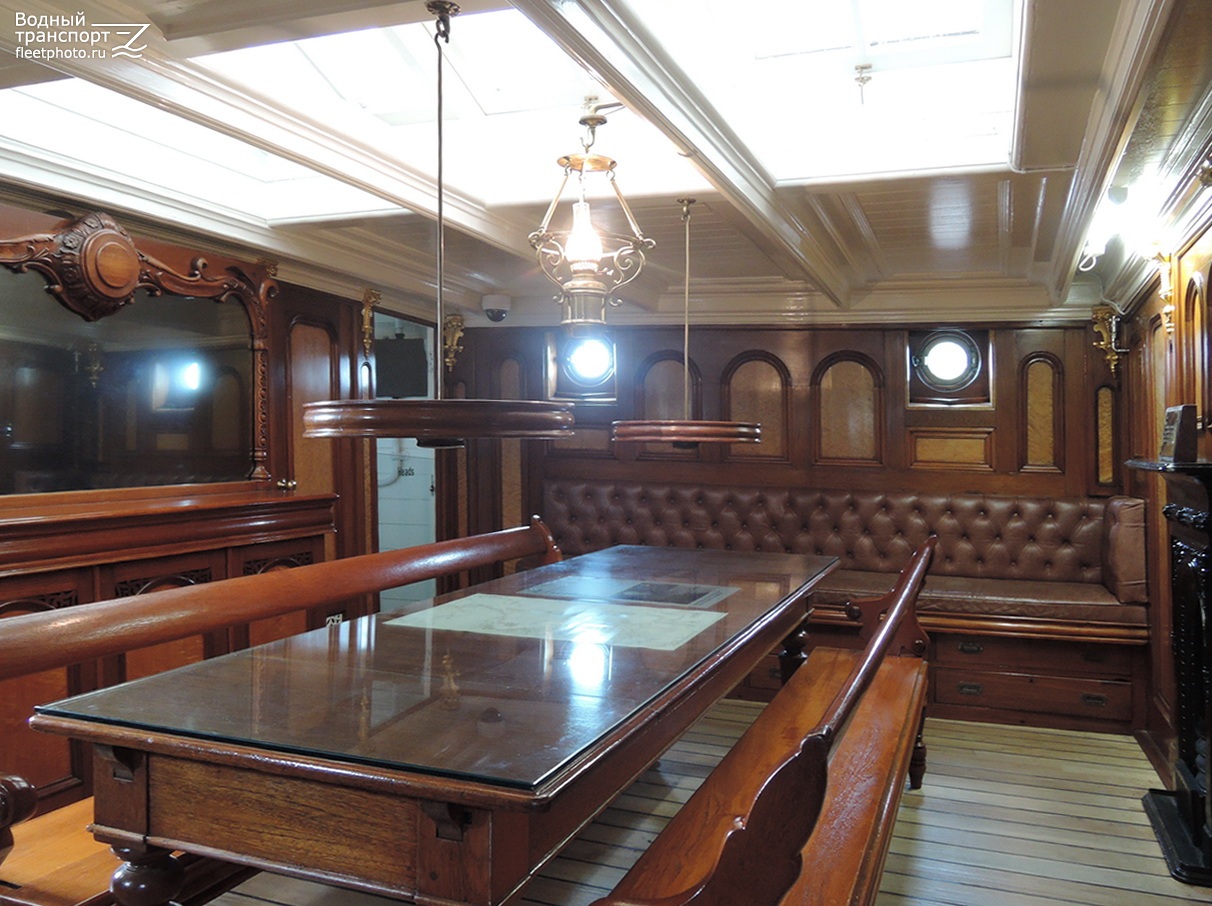 Cutty Sark. Internal compartments