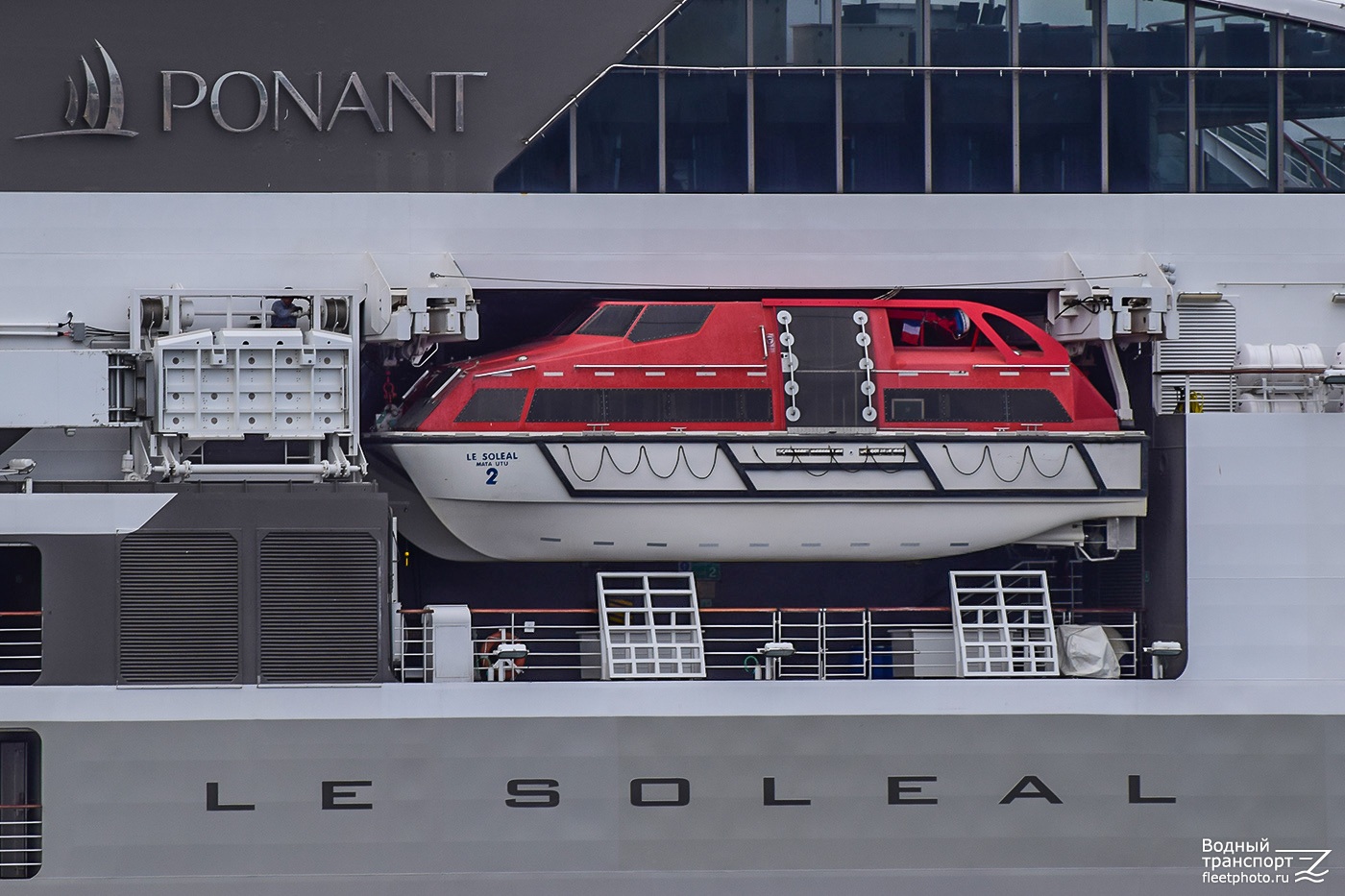 Le Soléal. Lifeboats