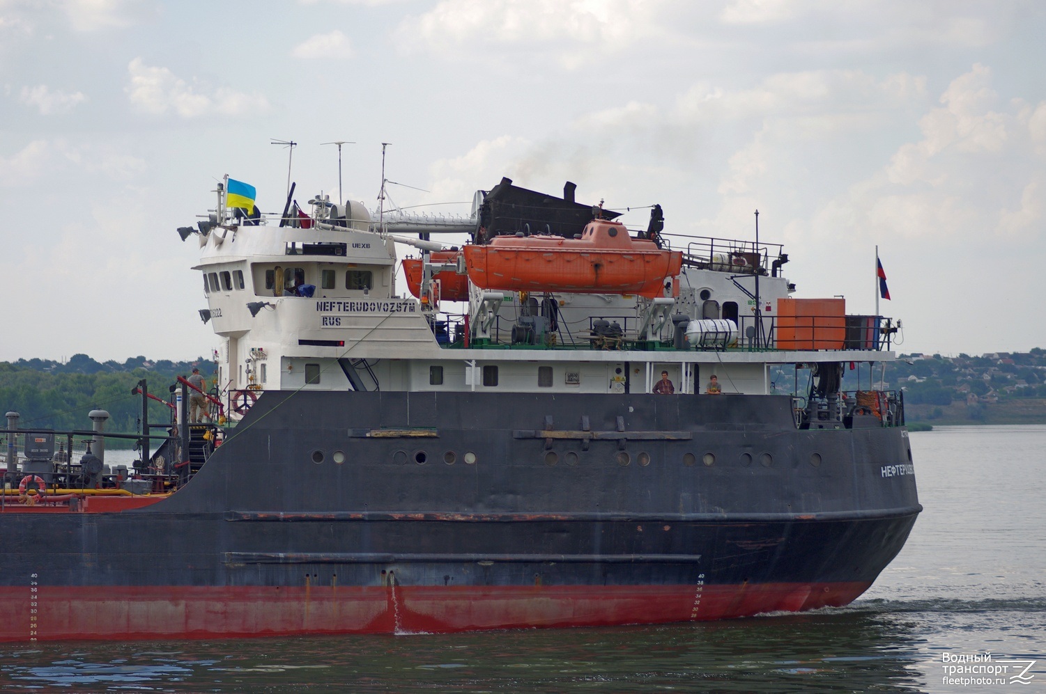 Нефтерудовоз-57М. Vessel superstructures