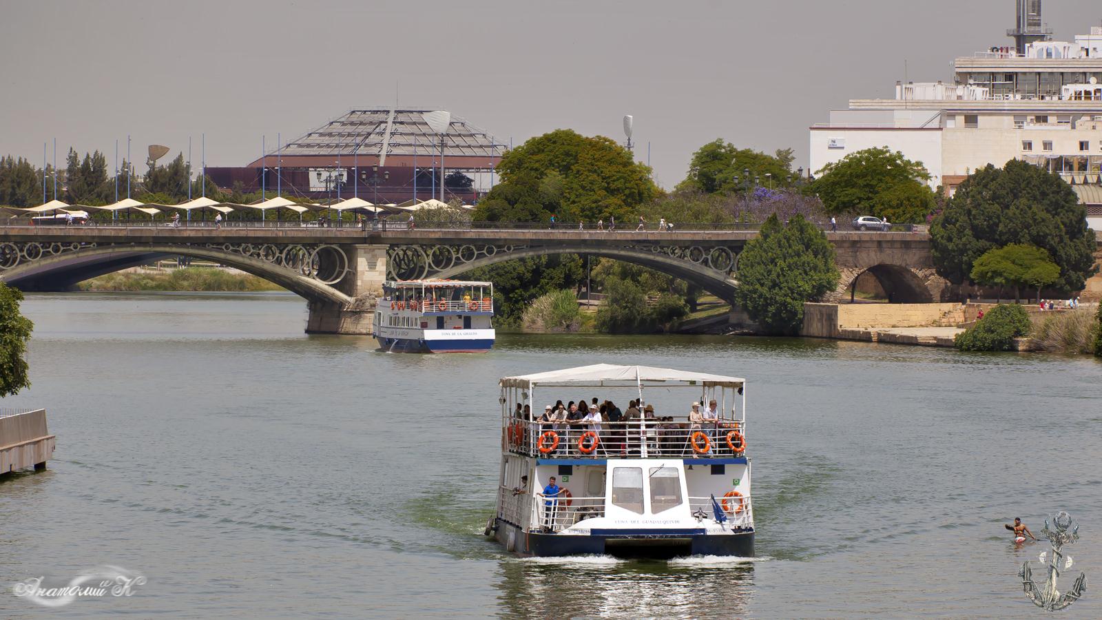 Luna del Guadalquivir, Luna de la Giralda