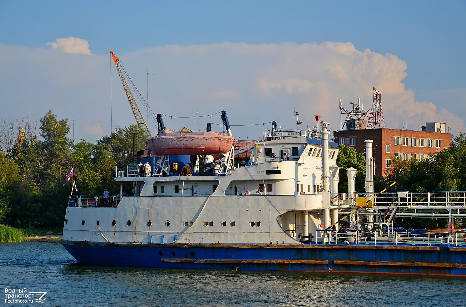 Волгонефть-212. Vessel superstructures