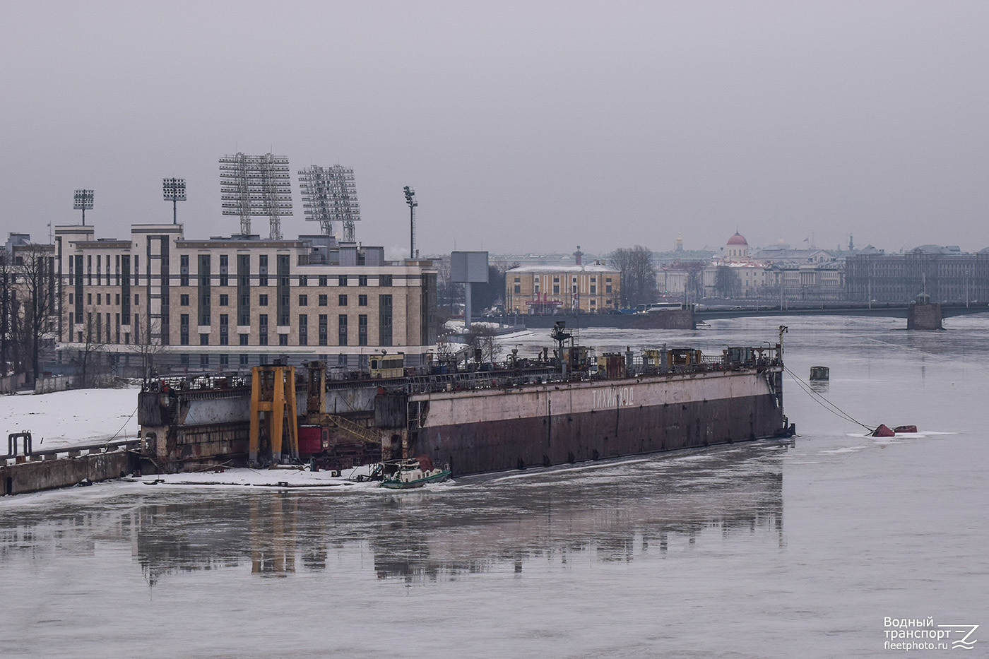 Плавдок МТW, Странник