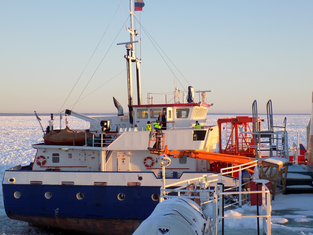 Francisca. Vessel superstructures, View from wheelhouses and bridge wings