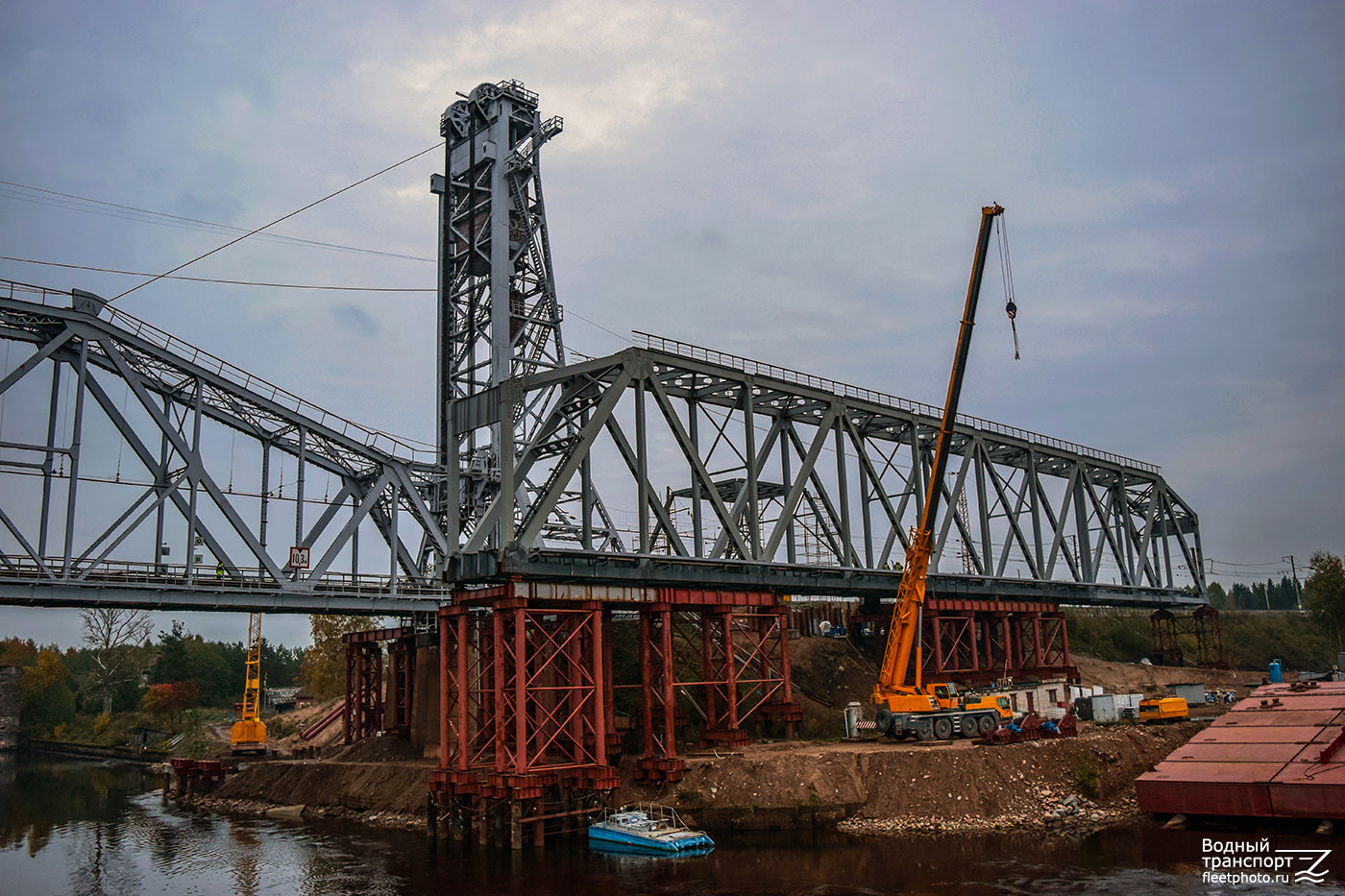 Пилон. Svir River