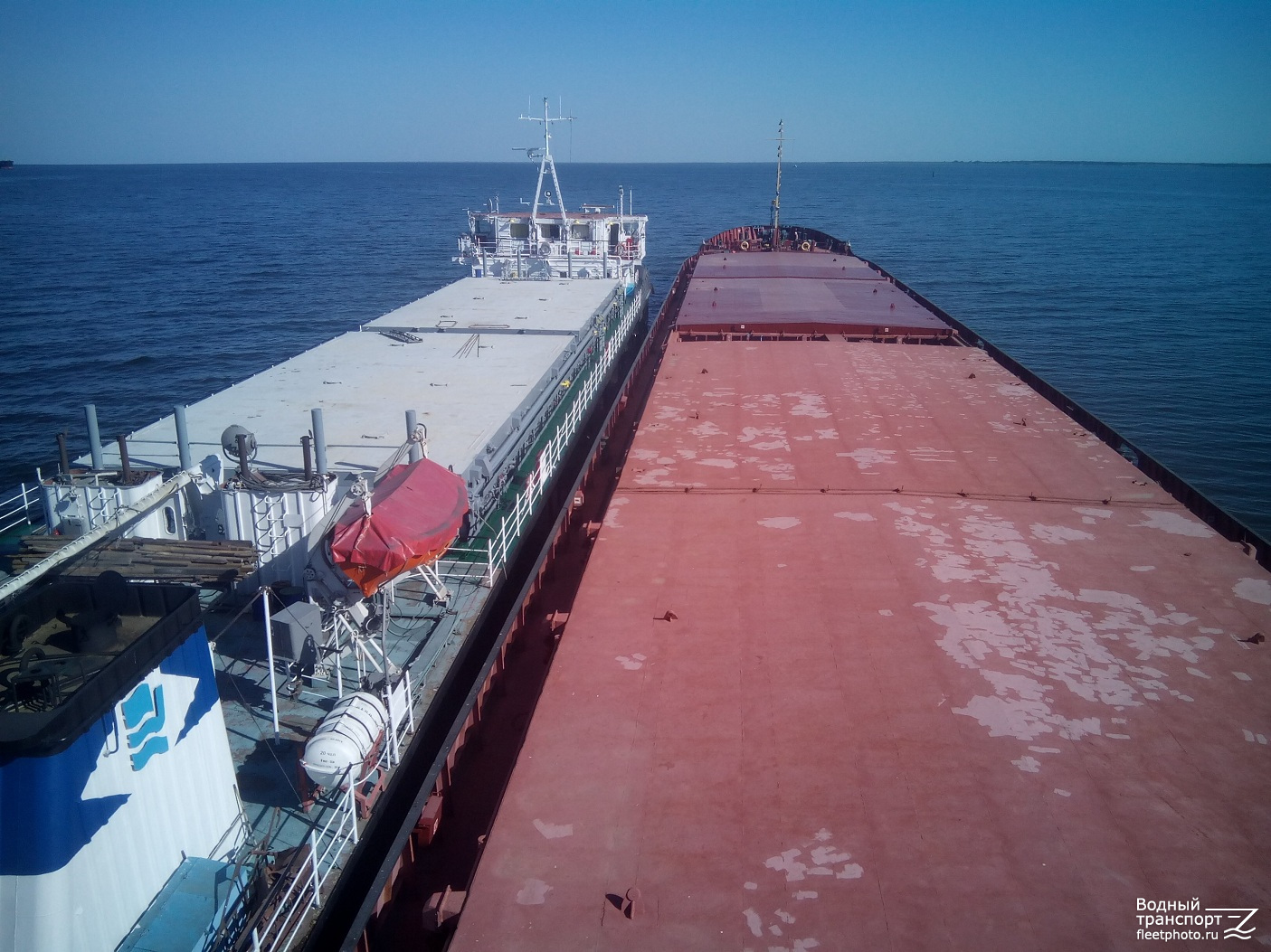 Днепровец-2. View from wheelhouses and bridge wings