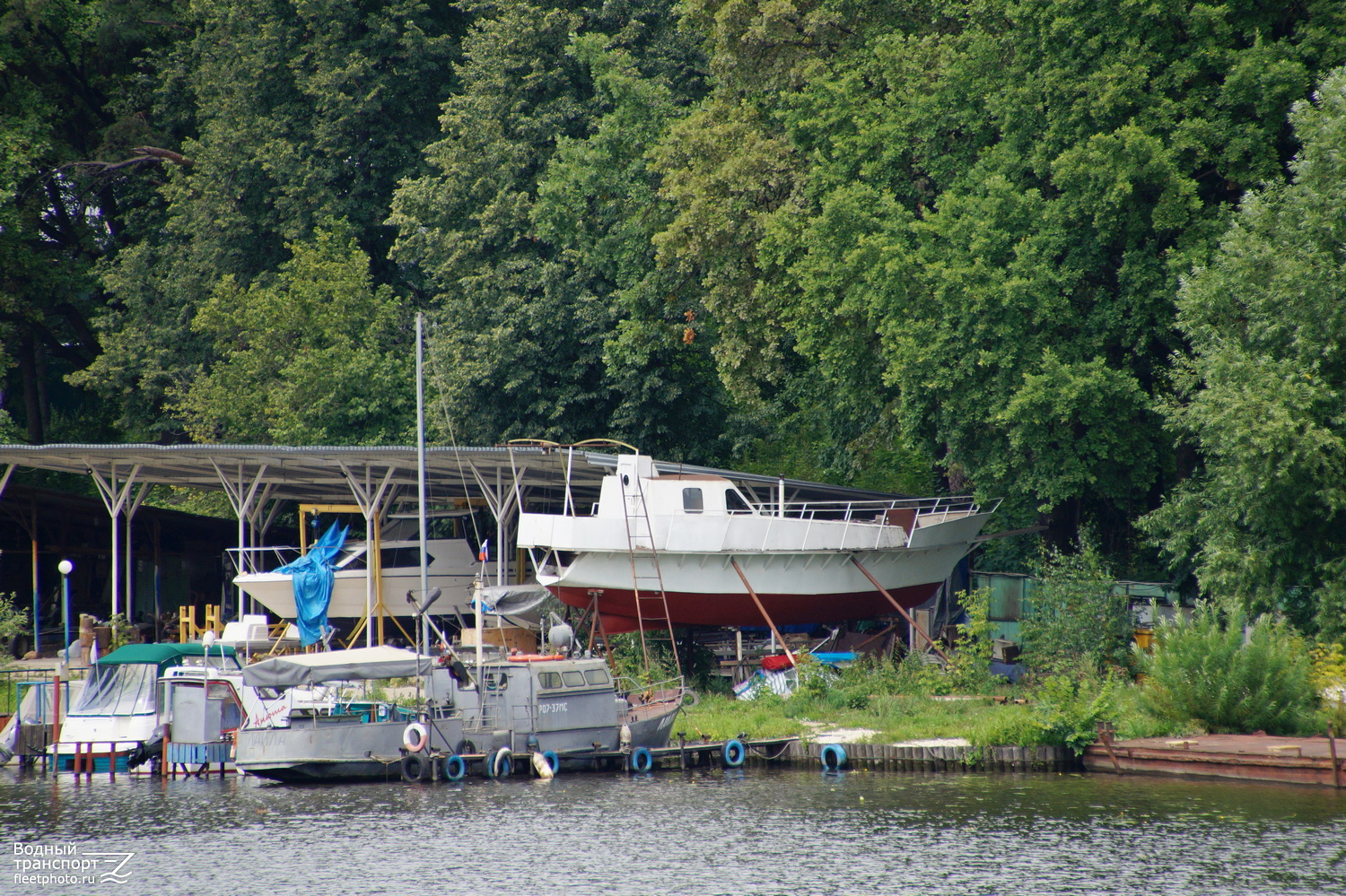 Лайла. Unidentified ships