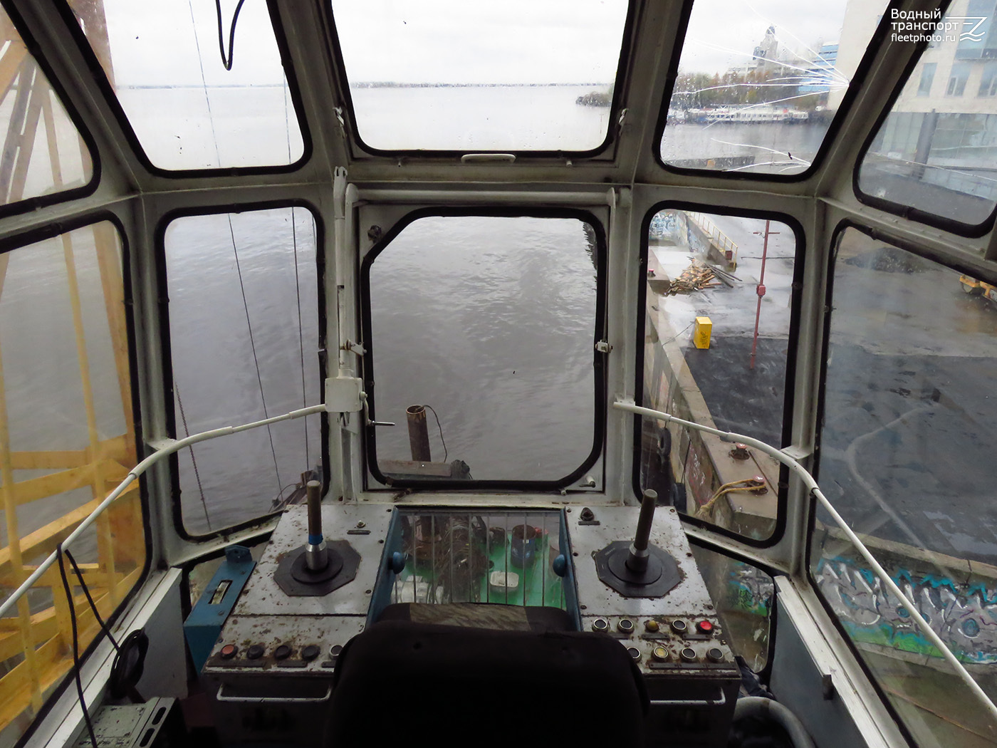 Плавкран-621. View from wheelhouses and bridge wings