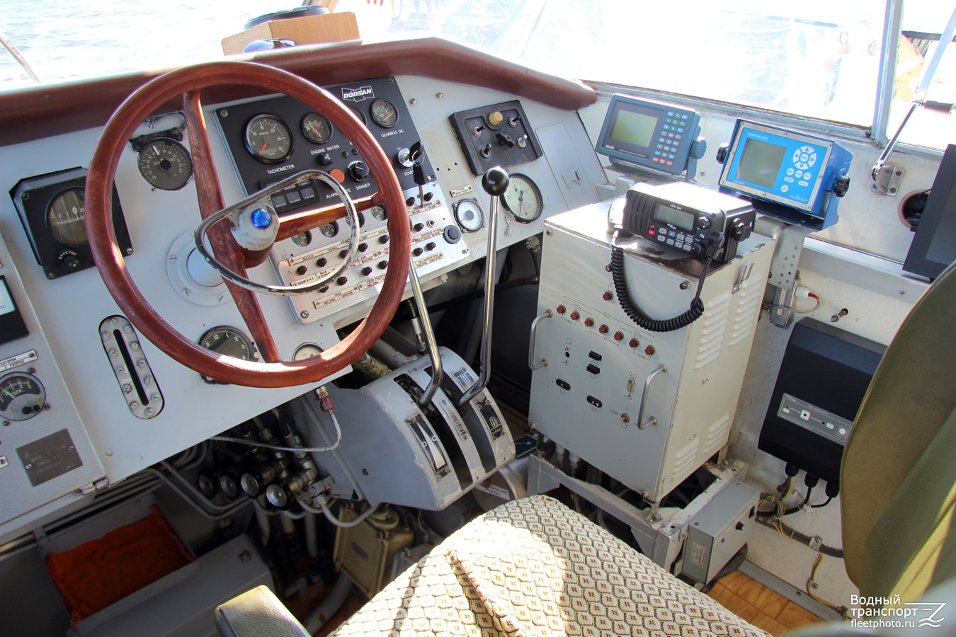 Восход-08. Wheelhouses, Control panels