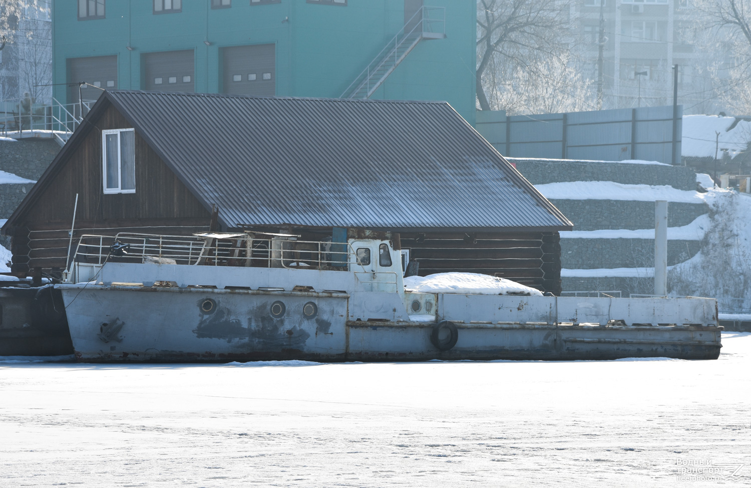 Неопознанное судно - проект Т-63. Волжский бассейн