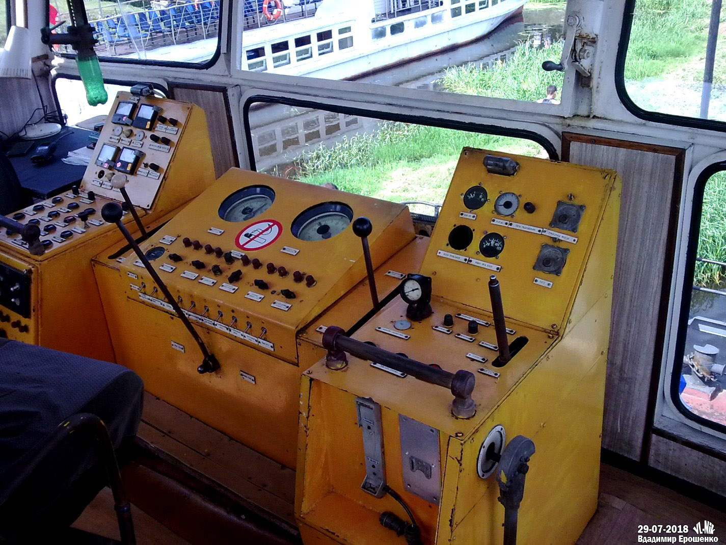 БТ-0147. Wheelhouses, Control panels