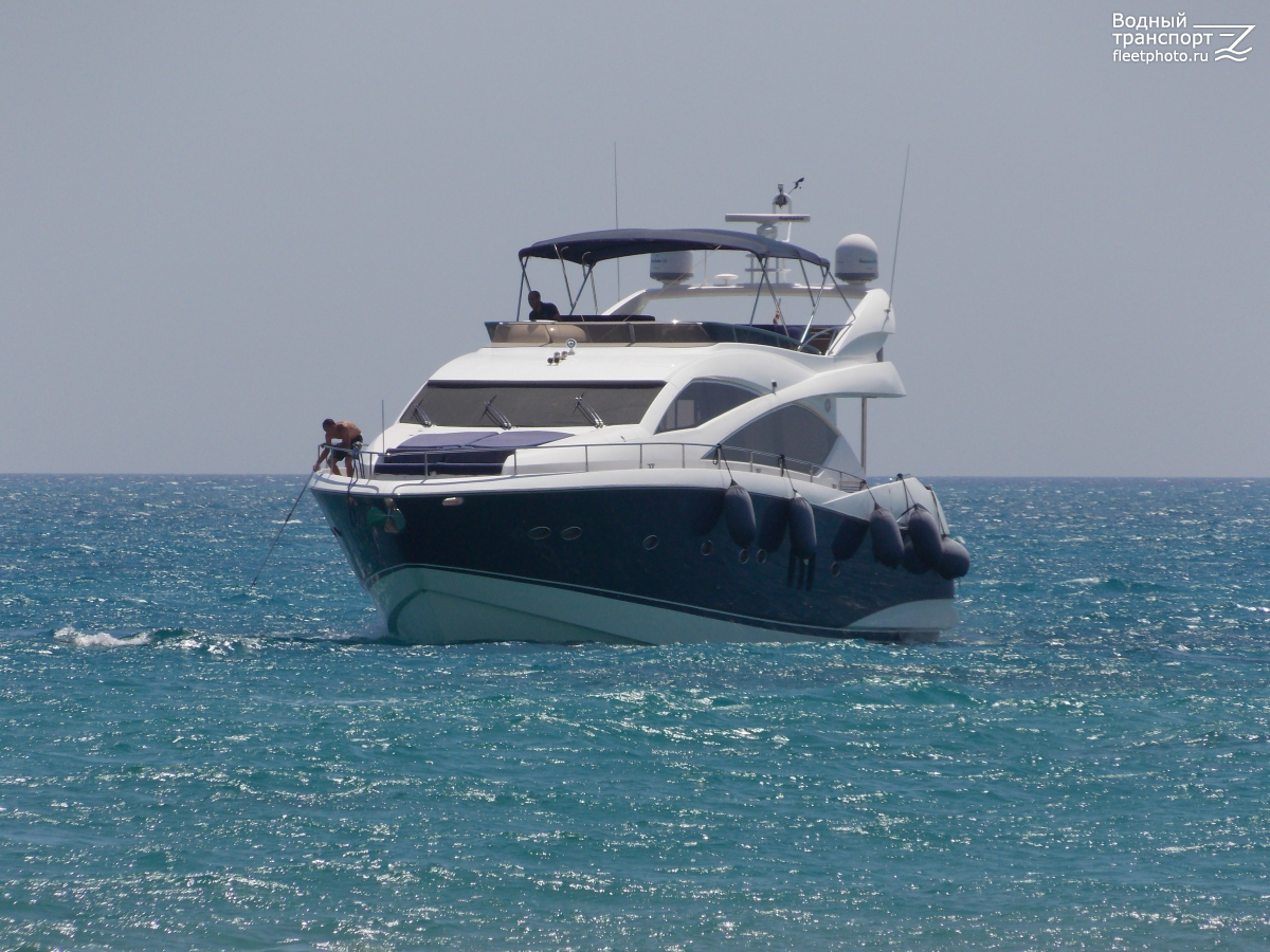 Неопознанное судно - тип Sunseeker. Egypt