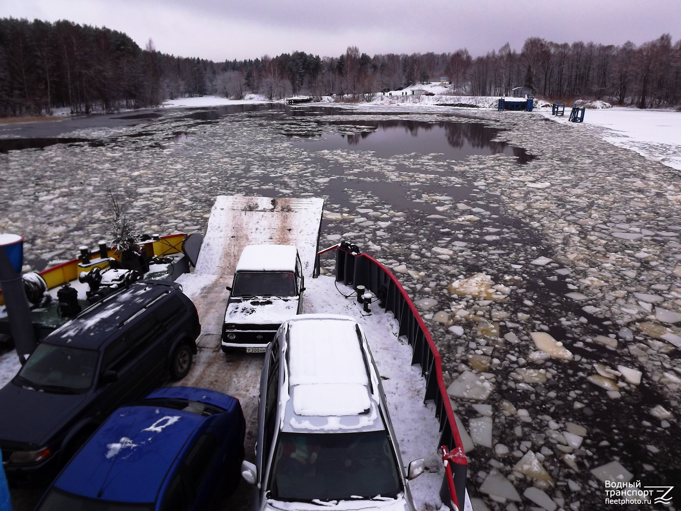 СП-14. View from wheelhouses and bridge wings