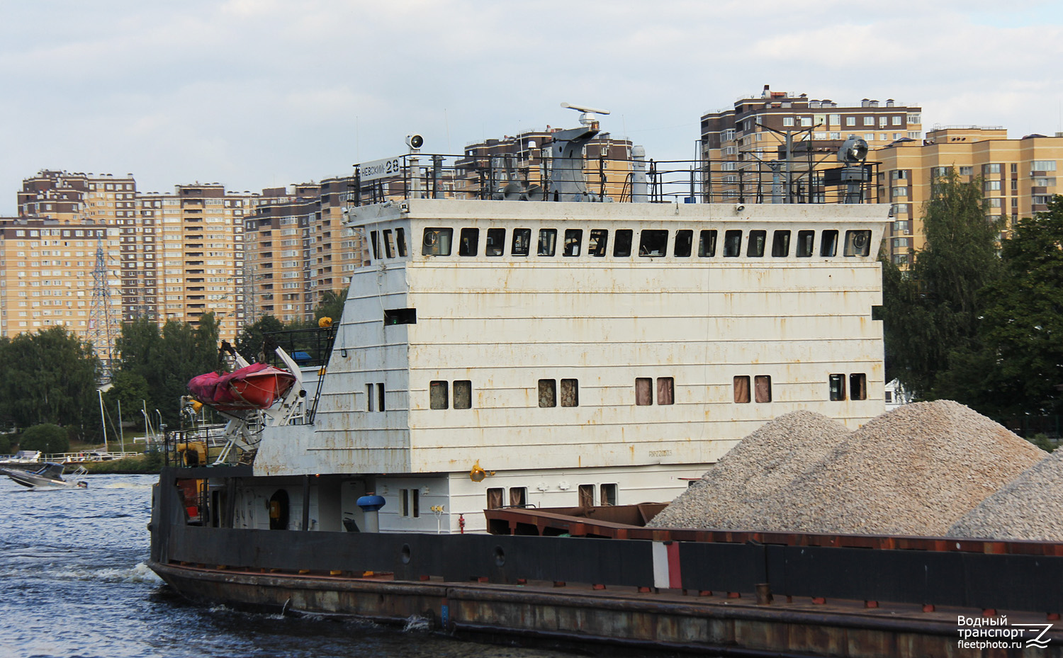 Невский-28. Vessel superstructures