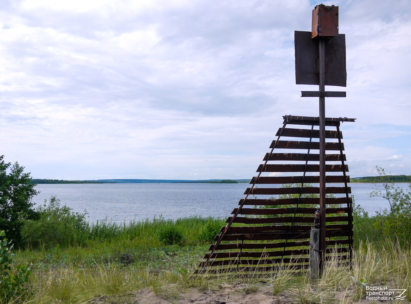 Navigation Signs, Saratov reservoir