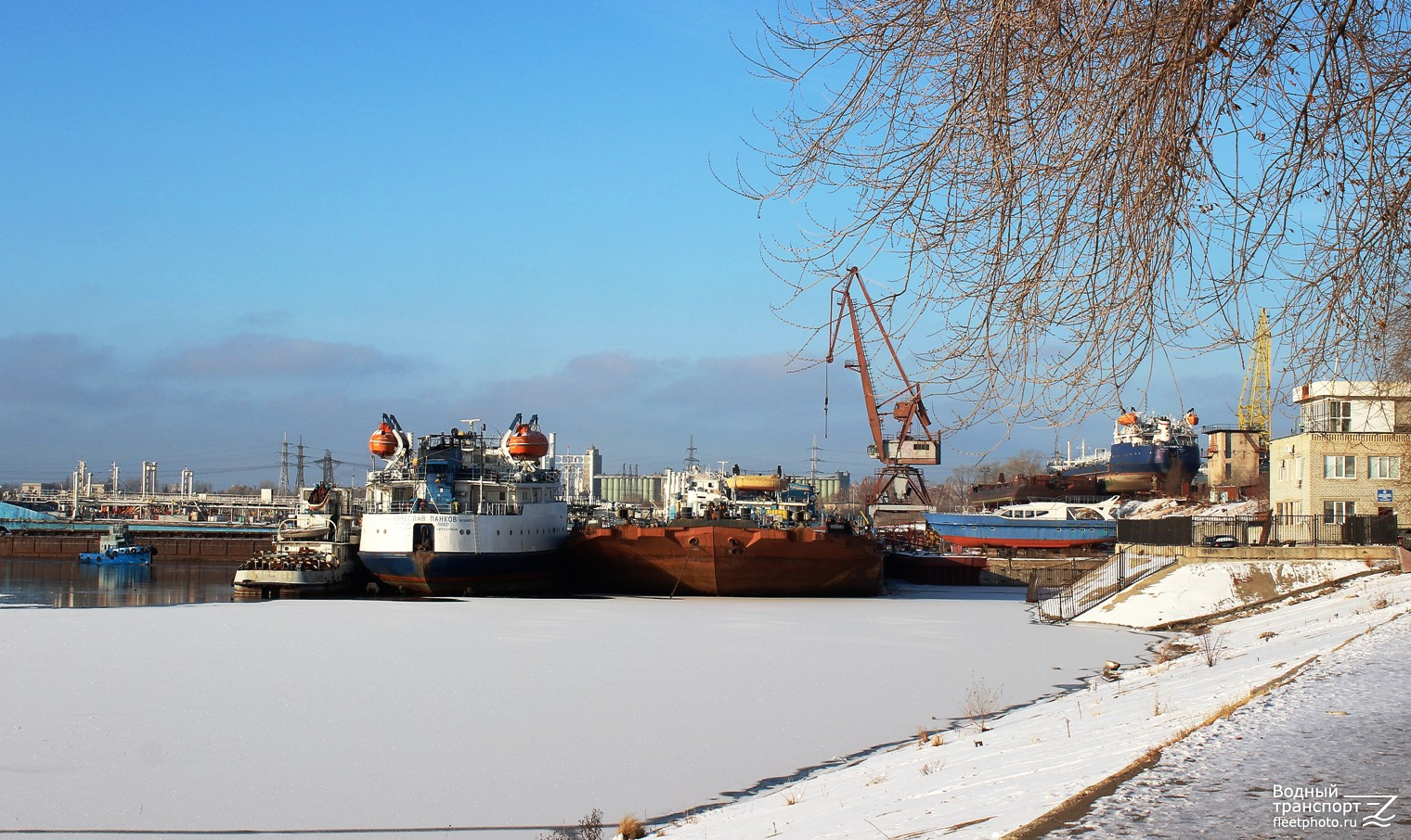 Крикун, Речной-89, Вячеслав Панков, Наливная-9, Волгонефть-141. Unidentified ships