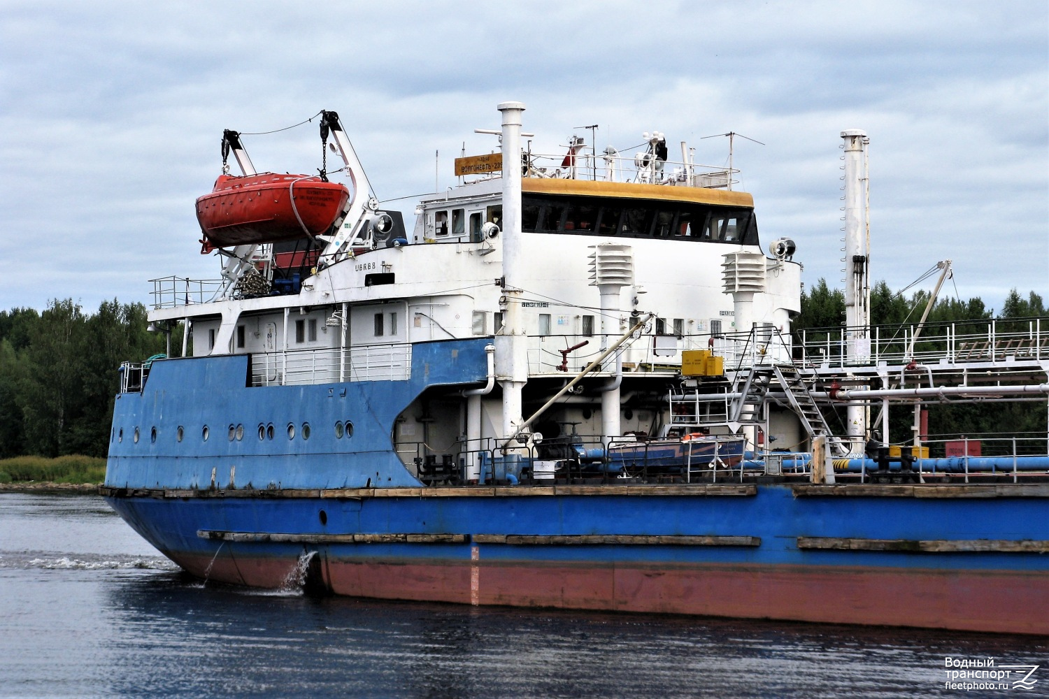 Волгонефть-239. Vessel superstructures