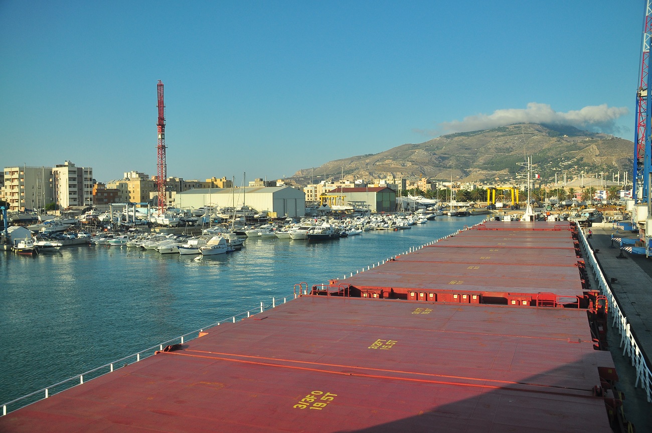 Нева-Лидер 5. View from wheelhouses and bridge wings, Deck views