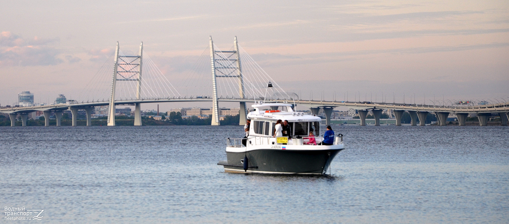 Zlata. Санкт-Петербург, Река Нева, Балтийский морской бассейн