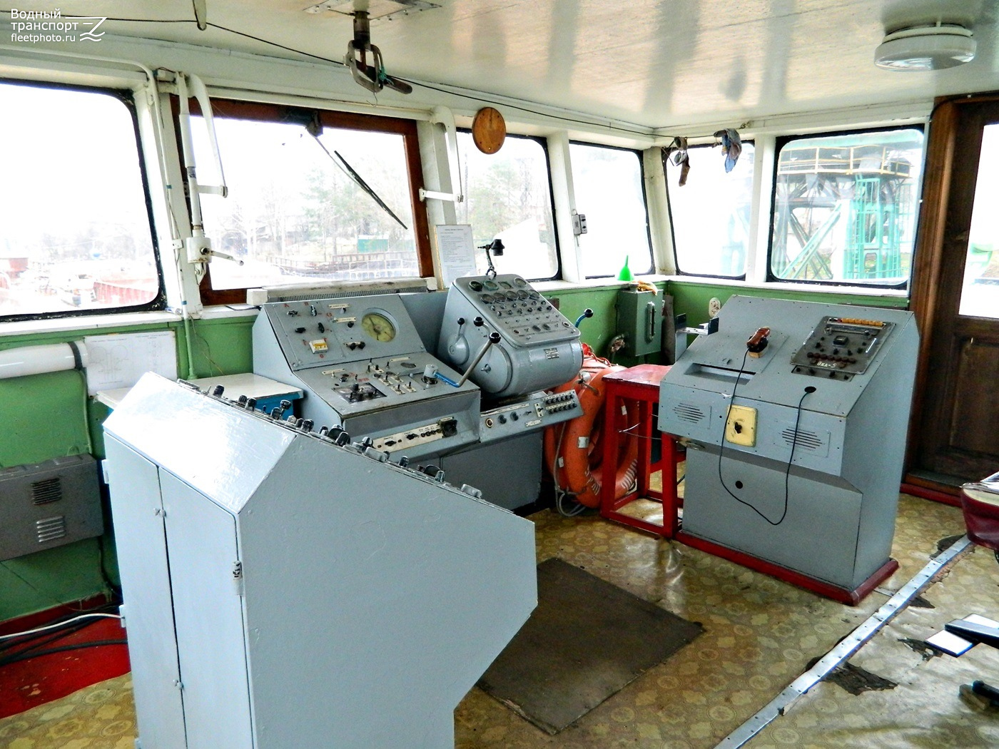 Ока-5. Wheelhouses, Control panels