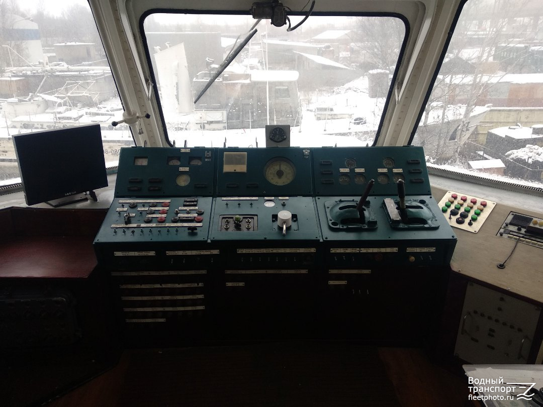 Москва-213. Wheelhouses, Control panels