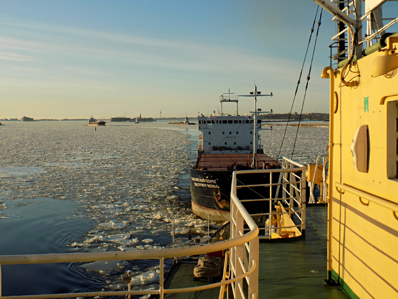 Балтийский берег. View from wheelhouses and bridge wings