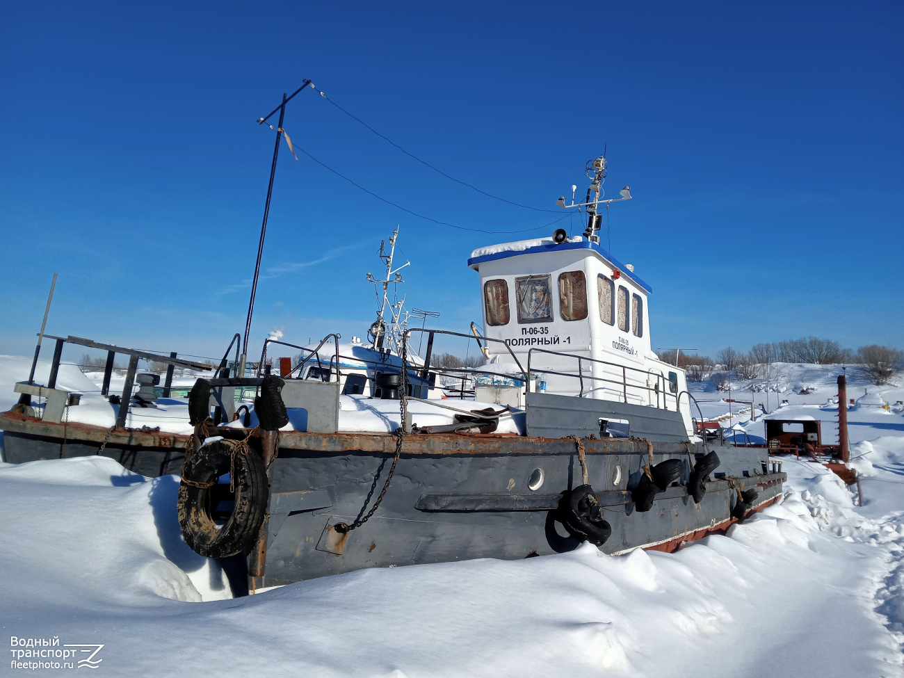 Полярный-1. Unidentified ships