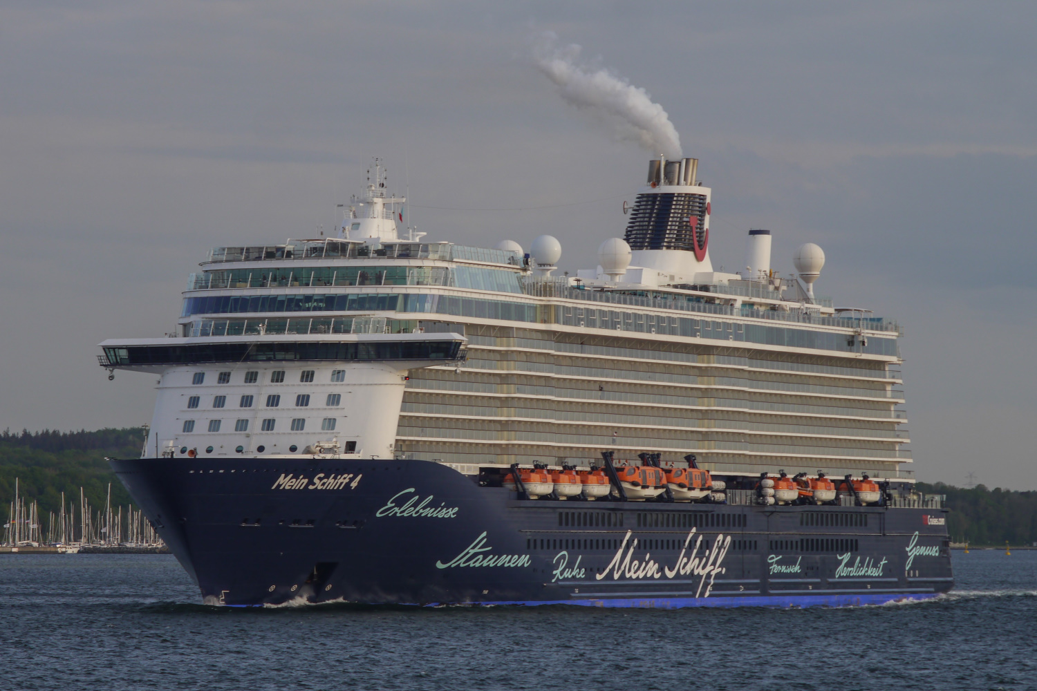 Mein Schiff 4