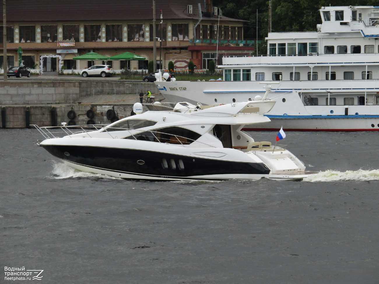 Неопознанное судно - тип Sunseeker. Северодвинский / Северо-Западный / Беломорско-Онежский / Печорский бассейн