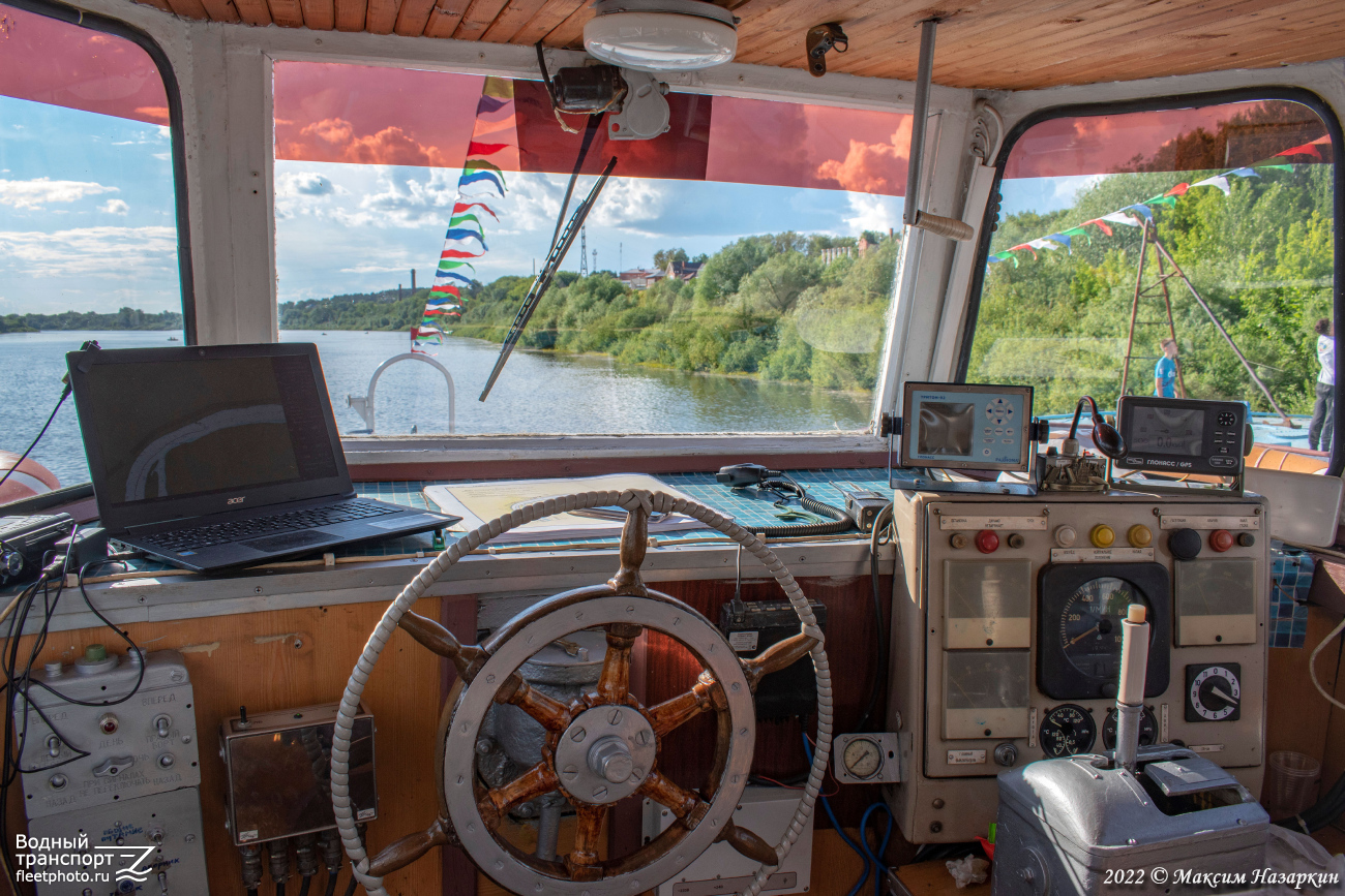 М-250. Wheelhouses, Control panels