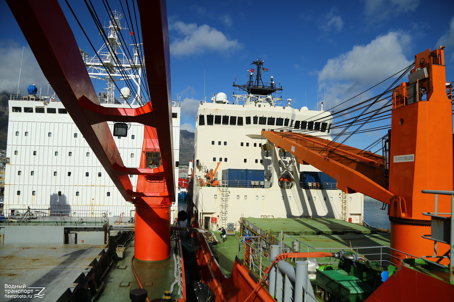 Академик Фёдоров, Академик Трёшников. Vessel superstructures, Deck views