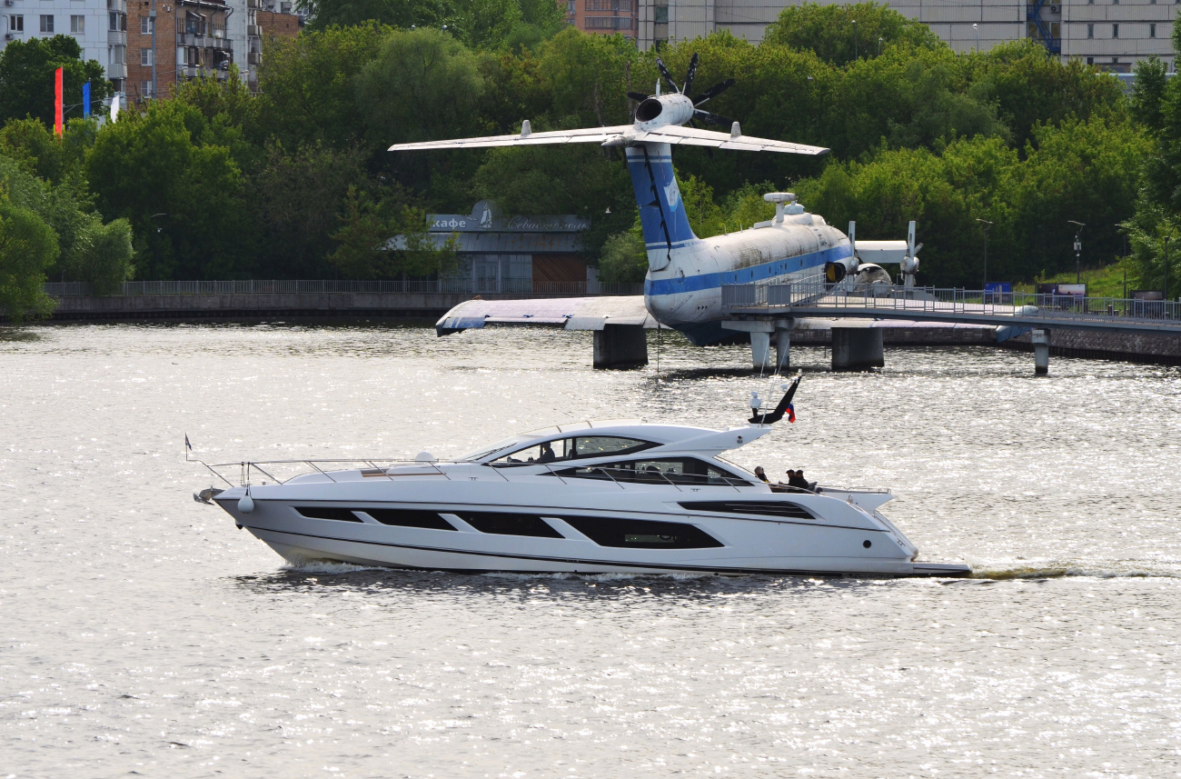 Неопознанное судно - тип Sunseeker, ДЭС-26