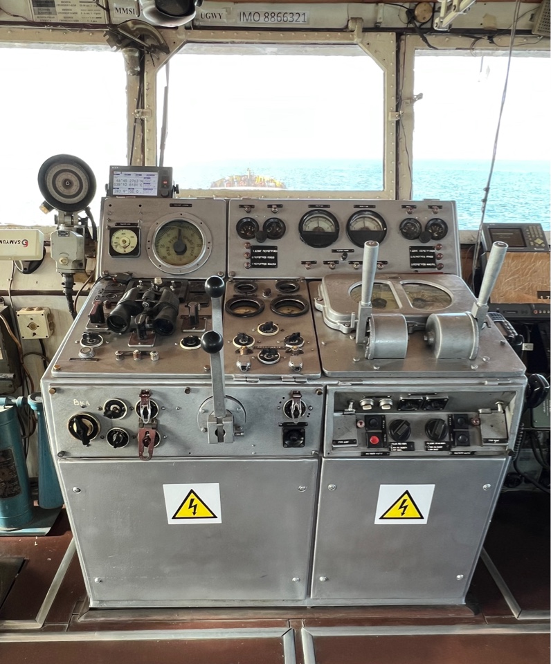 Волго-Дон 5043. Wheelhouses, Control panels