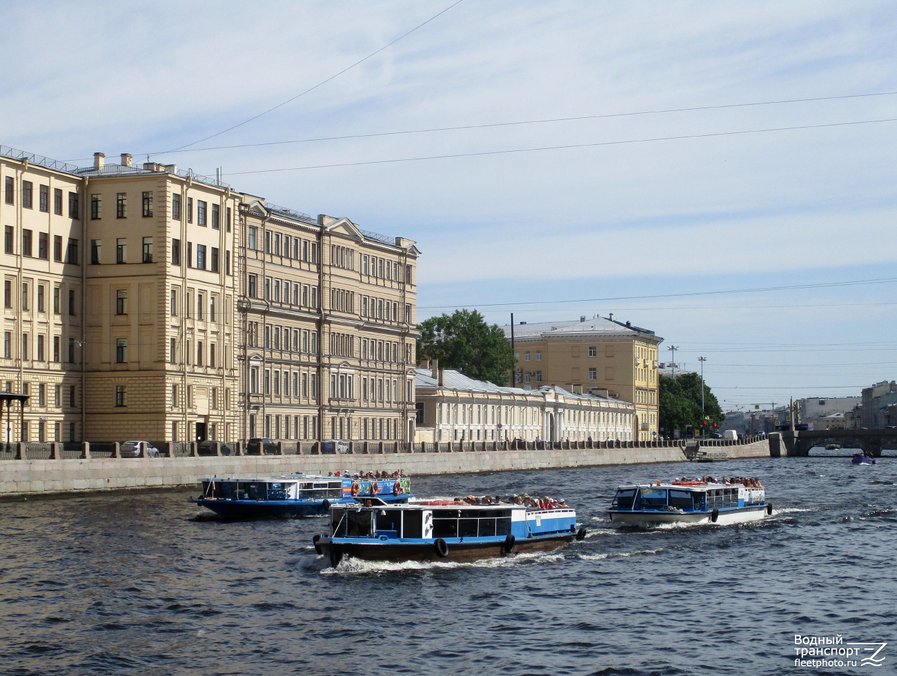 Призрак, Красавица, Сударь