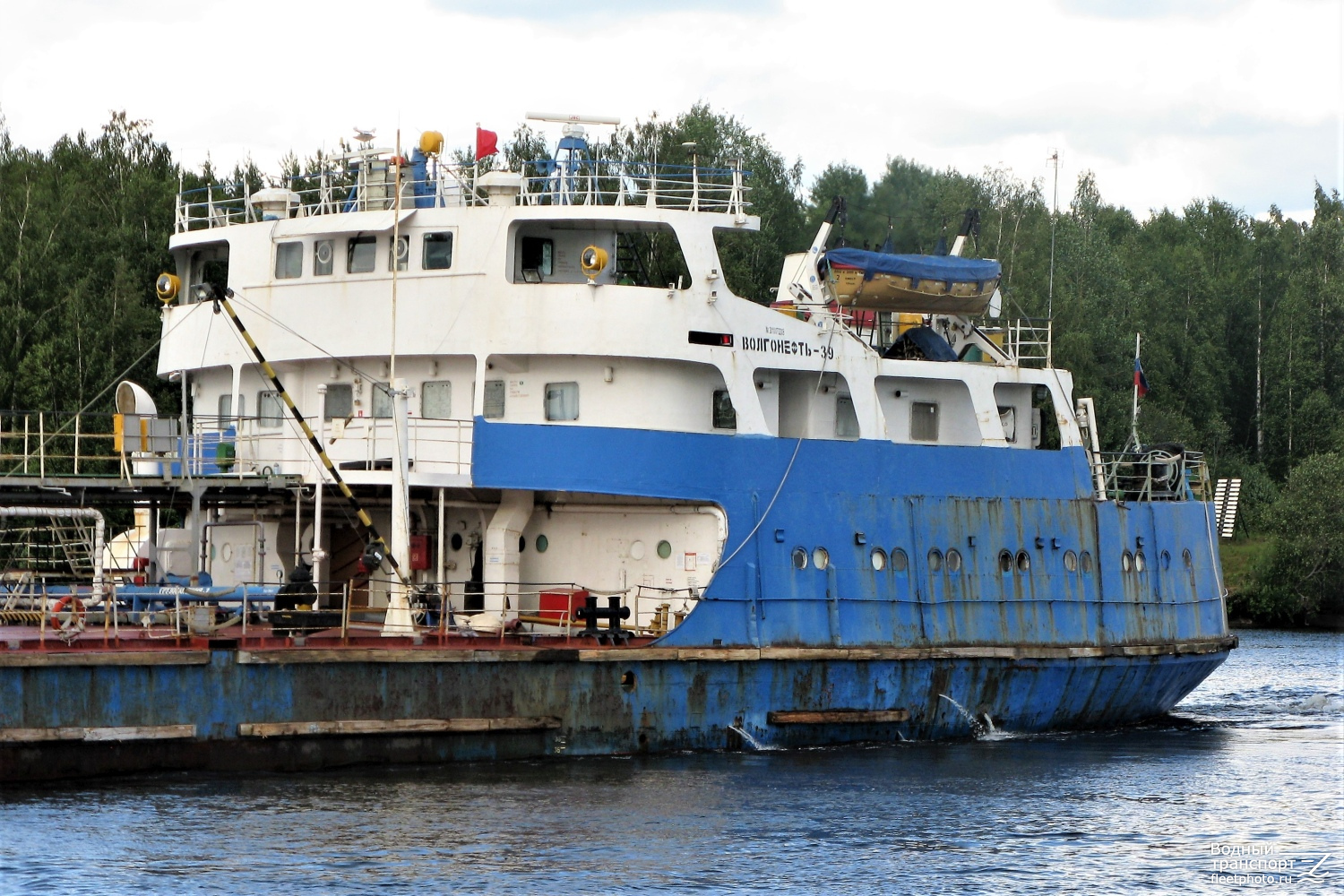 Волгонефть-39. Vessel superstructures