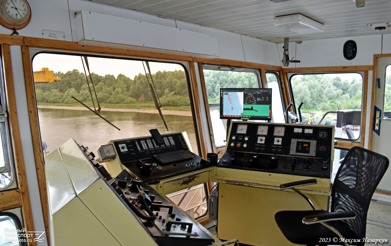 Московский-704. Wheelhouses, Control panels