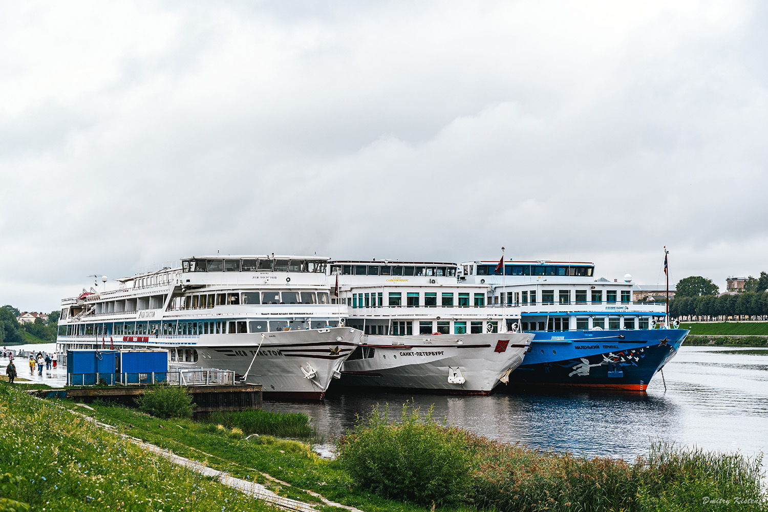 Лев Толстой, Санкт-Петербург, Маленький Принц