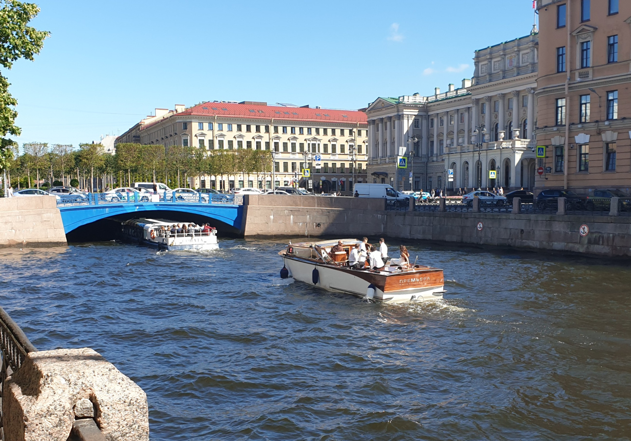 Премьера, Соната