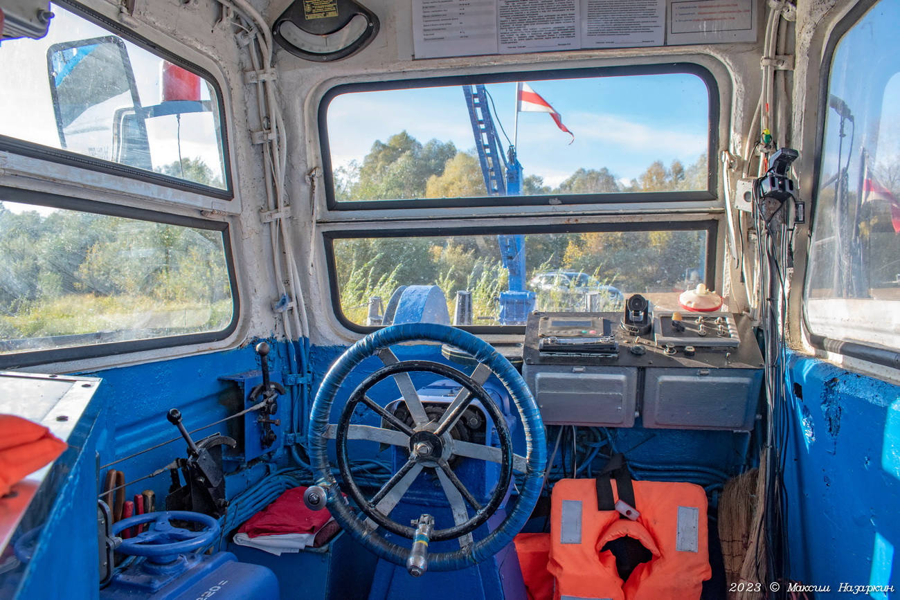 МЗ-13. Wheelhouses, Control panels