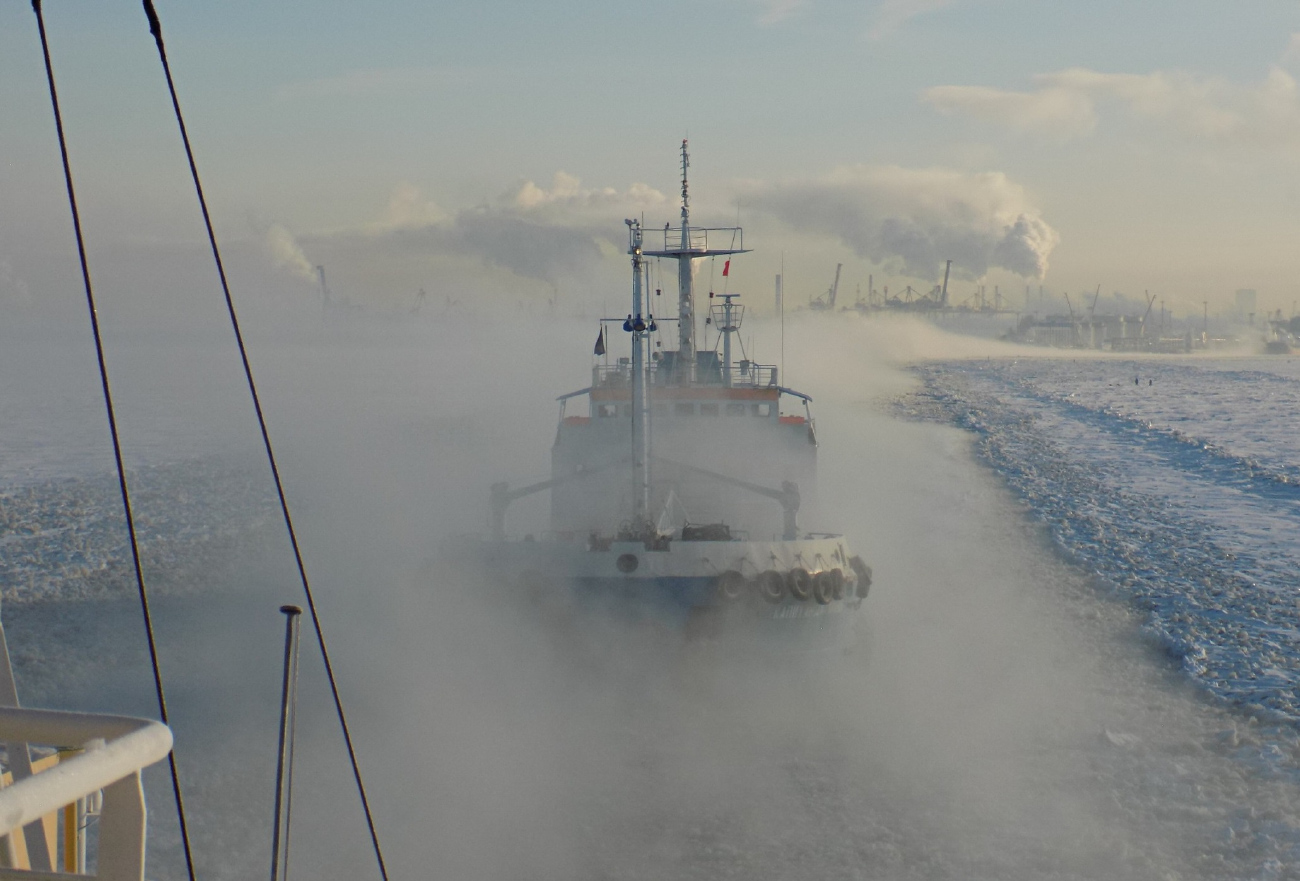 Семён Дежнёв, Капитан Джуманов. View from wheelhouses and bridge wings