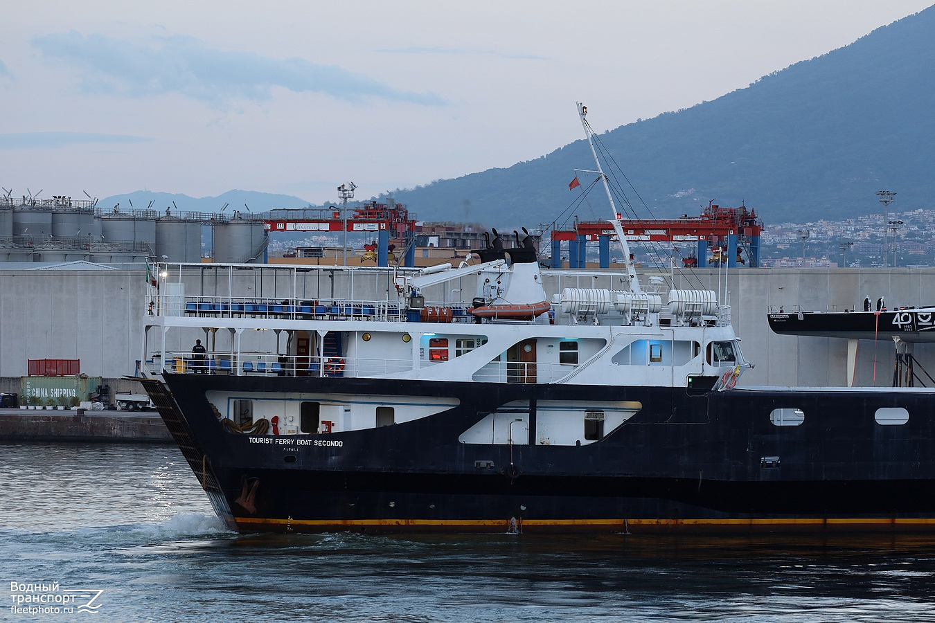 Tourist Ferry Boat Secondo. Надстройки