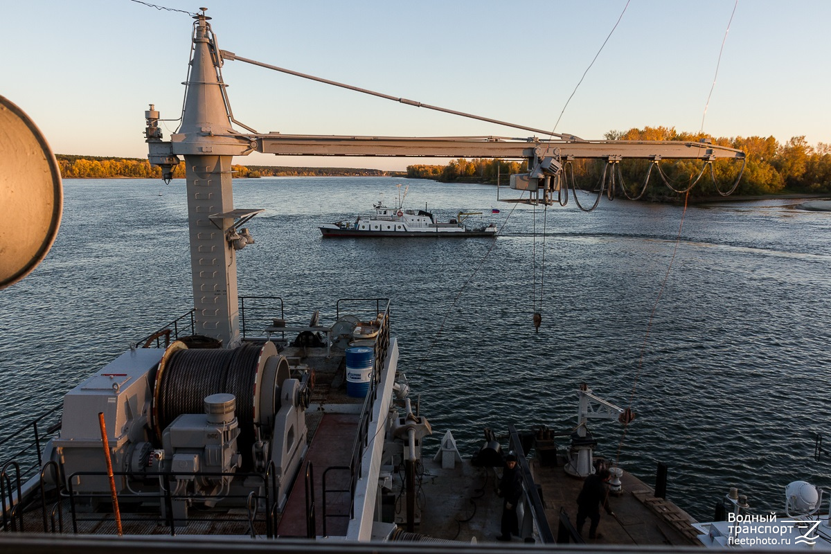 Сток. View from wheelhouses and bridge wings