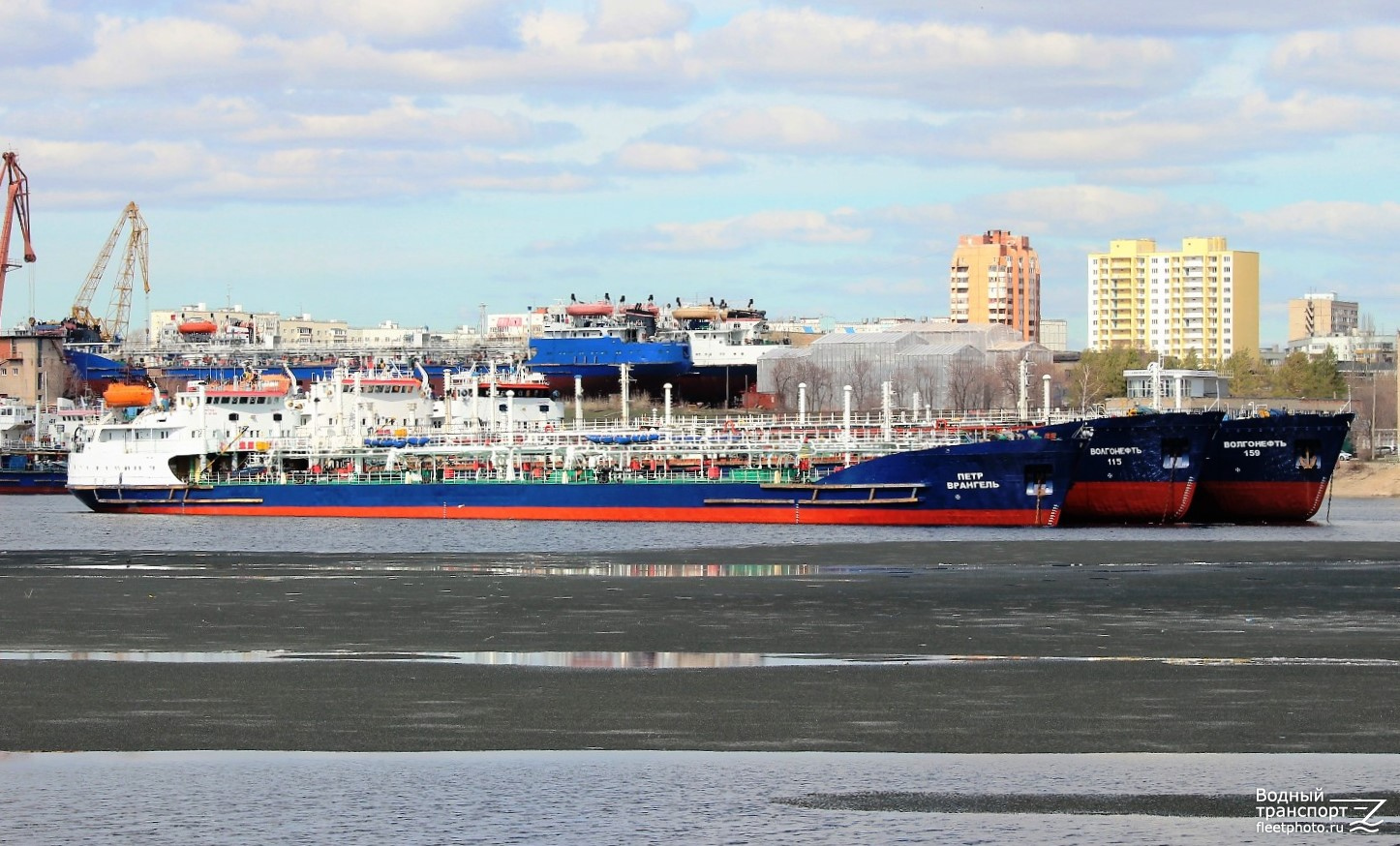 Пётр Врангель, Волгонефть-115, Волгонефть-159, Волгонефть-151. Unidentified ships