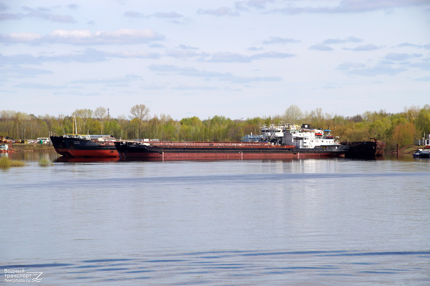 Невский-4. Unidentified ships